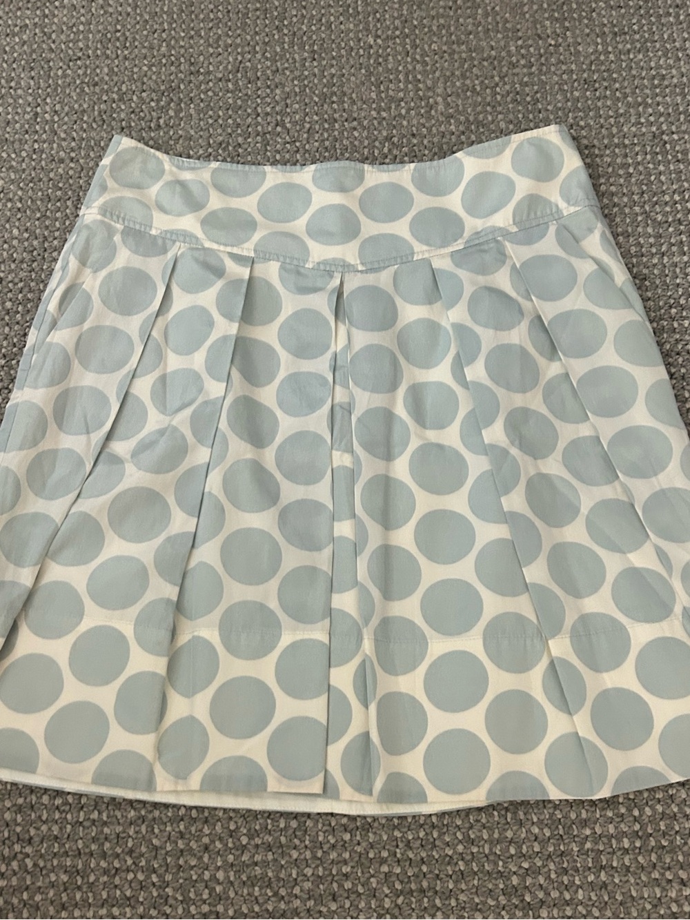 LIKE NEW Sz 2 XS Banana Republic Blue & White Polka Dot Pleated Skirt Silk Blend
